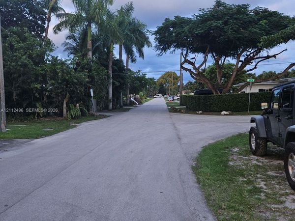 290 NE 115th St , Miami, FL 33161