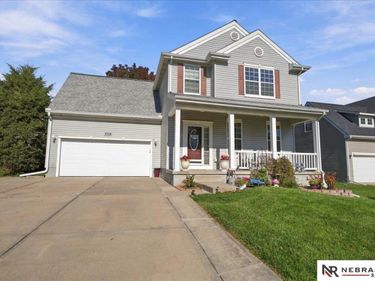 802 Summit Ridge Drive, Papillion, NE 68046