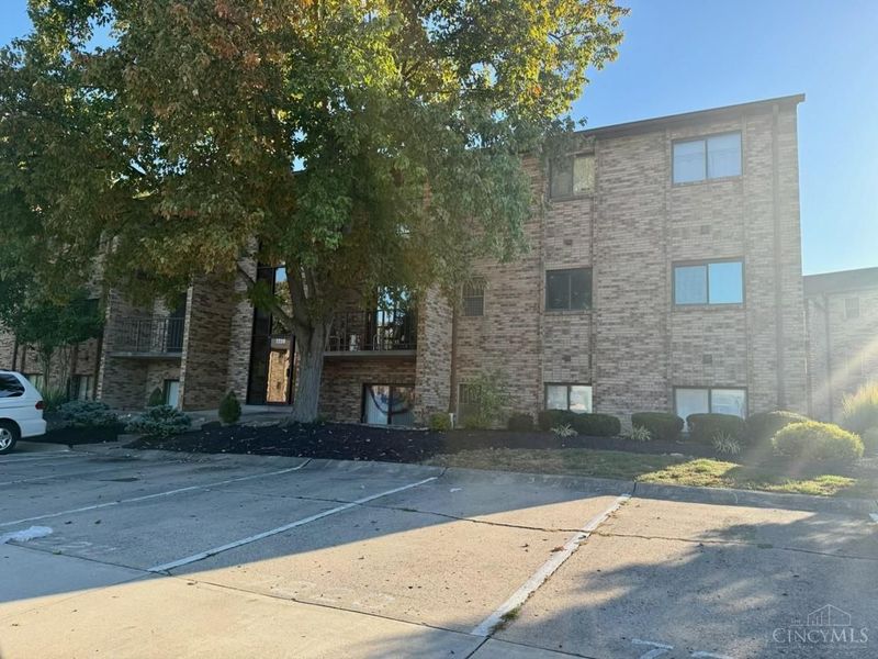 7220 Creekview Drive, Unit 2, Colerain Township, OH 45247 Photo 3