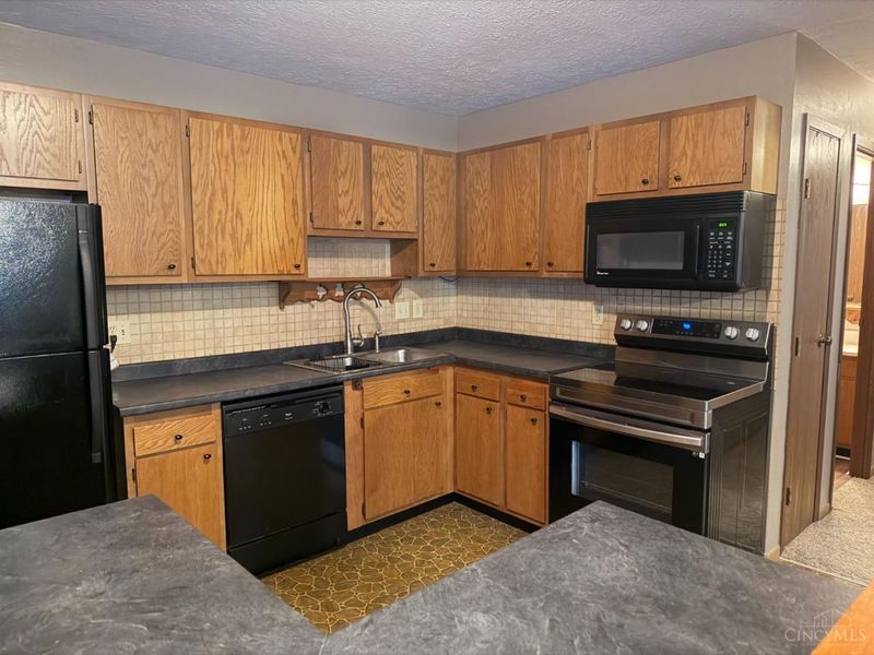 7220 Creekview Drive, Unit 2, Colerain Township, OH 45247 Photo 8