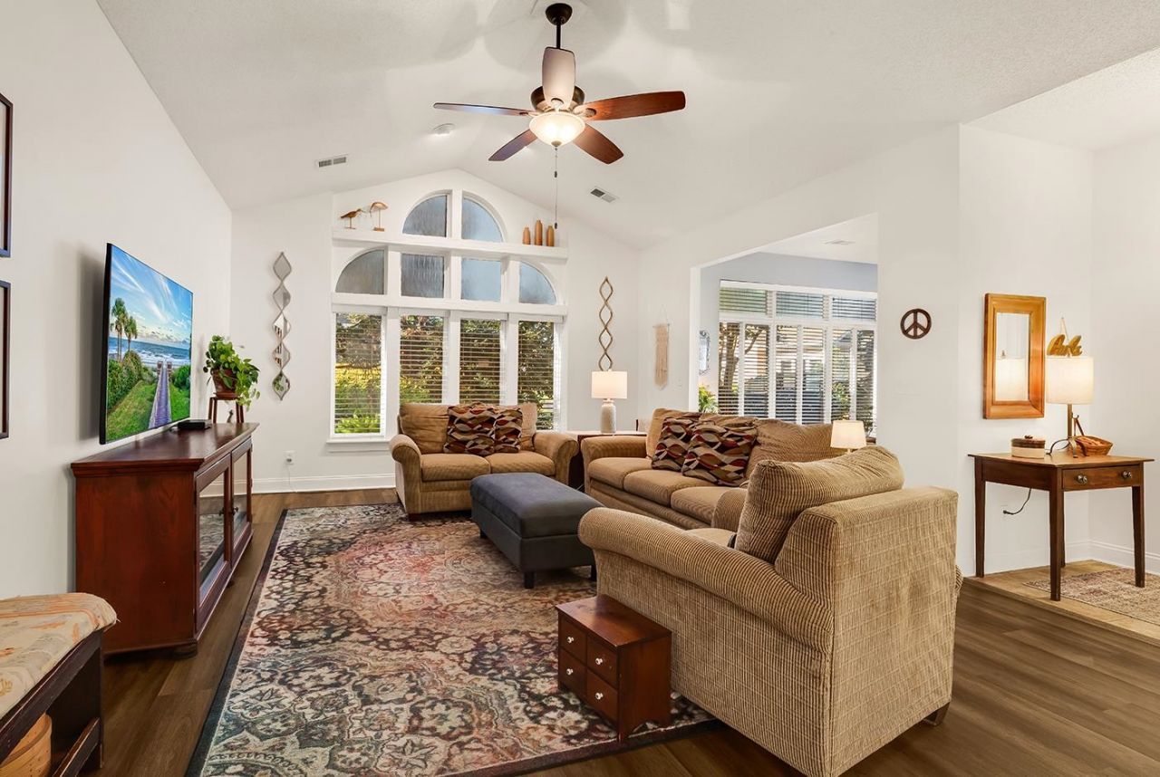 1433 Saint Thomas Circle Photo 4