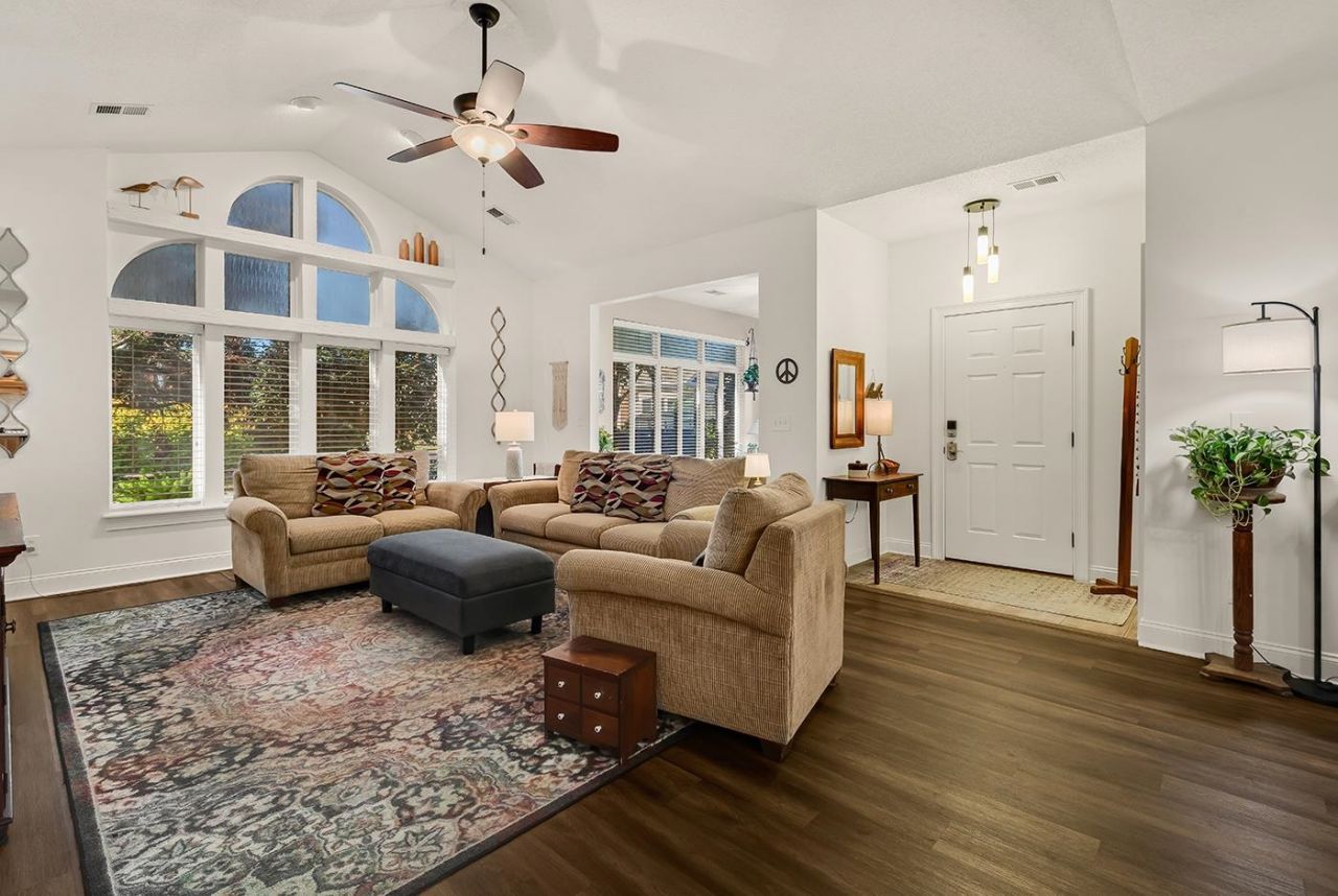 1433 Saint Thomas Circle Photo 5