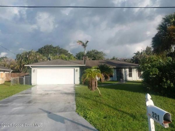 221 SE Verada Avenue , Port St. Lucie, FL 34983