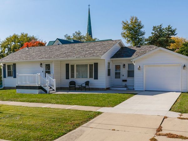 509 5th Avenue, De Witt, IA 52742
