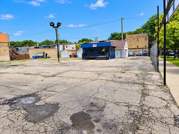 2901 N Cicero Avenue , Chicago, IL 60641