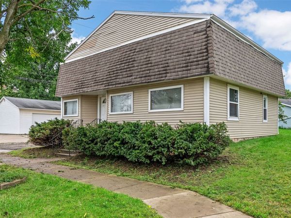 216 13th Street NW, Cedar Rapids, IA 52405