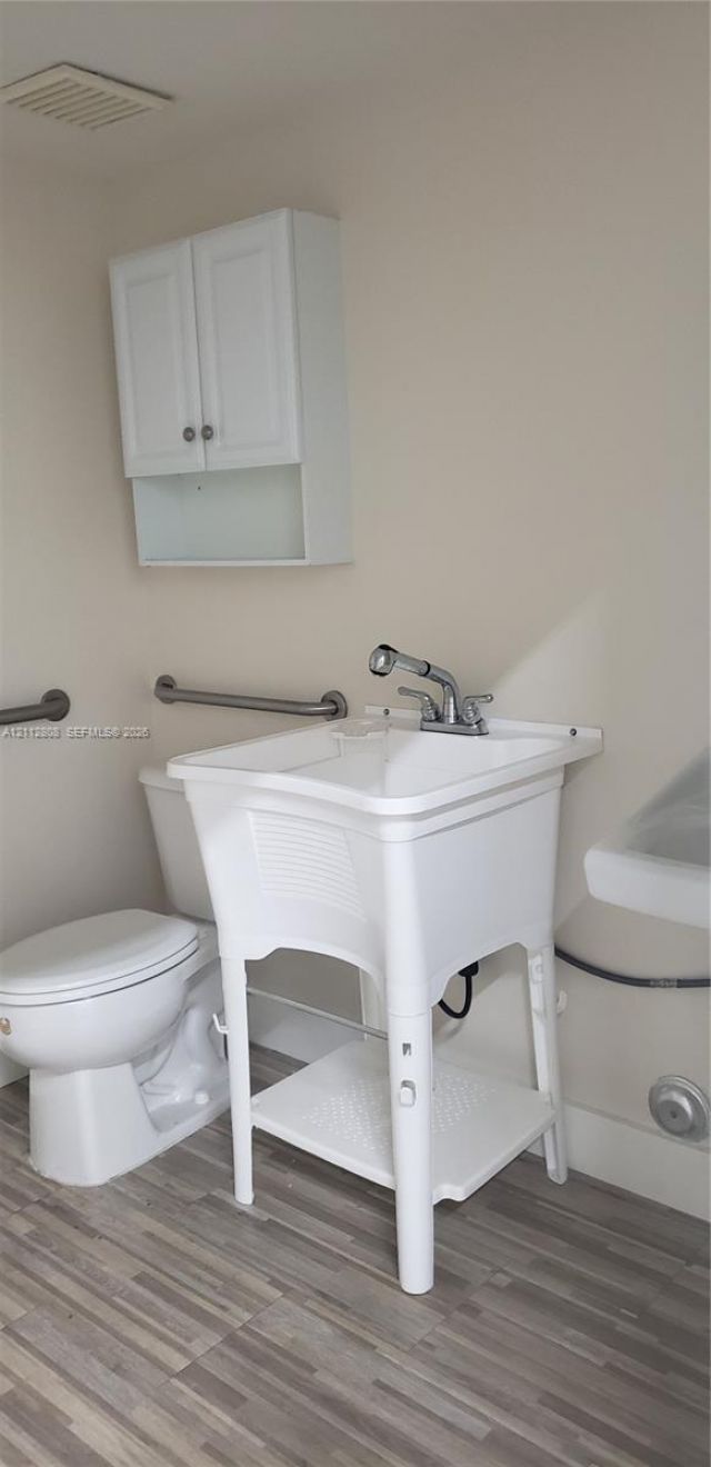10601 NW 122nd St , Unit 4, Medley, FL 33178 Photo