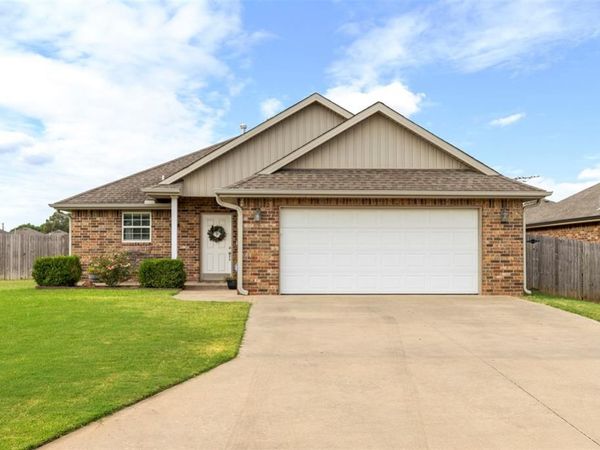 1905 Rain Tree Drive, Shawnee, OK 74804