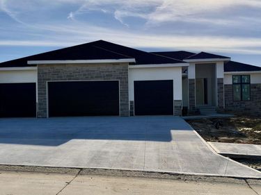 21325 Grand Avenue, Elkhorn, NE 68022