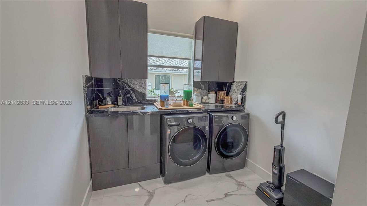 3408 NE 169th St, North Miami Beach, FL 33160 Photo