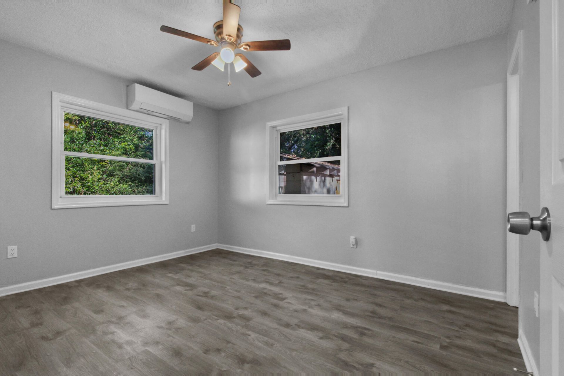 4331 Andrews Street Photo 10