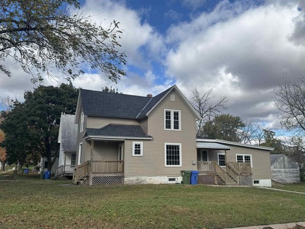 610 Clinton , Charles City, IA 50616