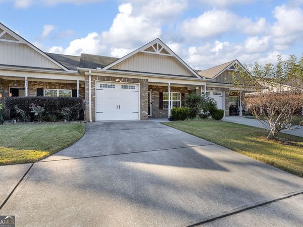 6832 Tara Oaks Drive, Riverdale, GA 30274