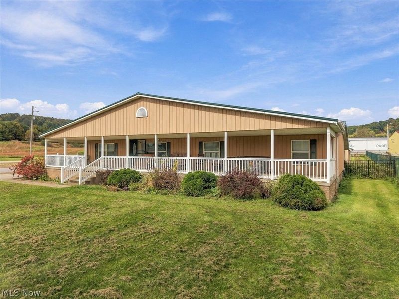 6157 Alliance Road NW, Malvern, OH 44644 Photo 3