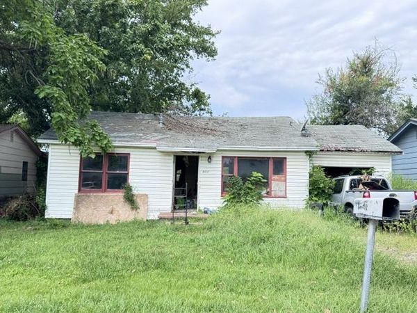 511 S Florence Avenue , Claremore, OK 74017