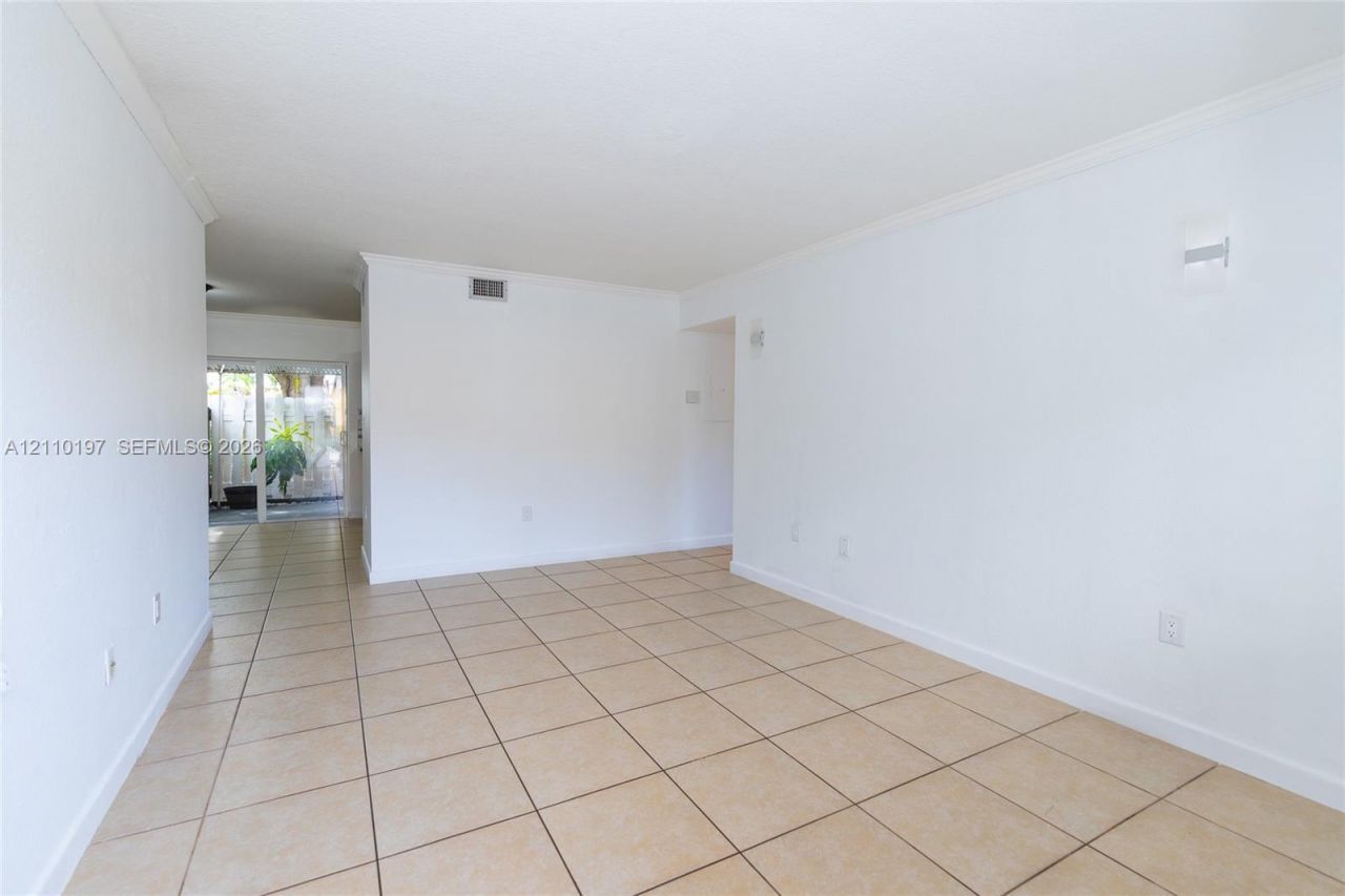 17302 NW 74th Ave , Unit 101, Hialeah, FL 33015 Photo