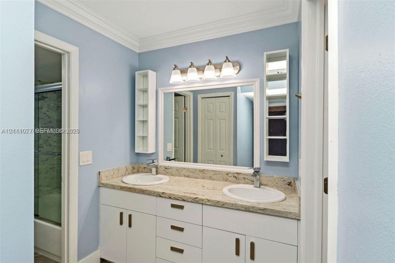 390 Racquet Club Rd , Unit 202, Weston, FL 33326 Photo