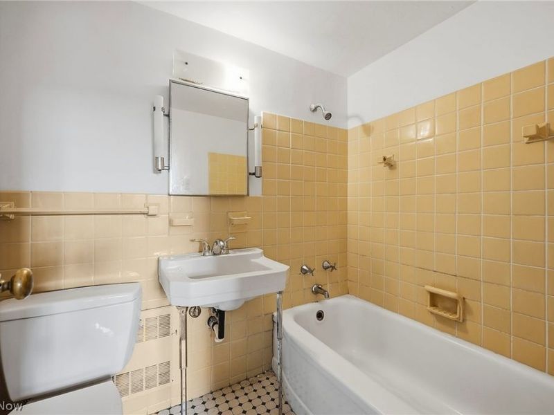 19101 Van Aken Boulevard , Unit 428, Shaker Heights, OH 44122 Photo 17