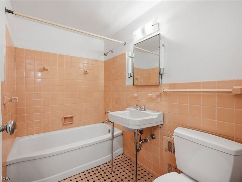 19101 Van Aken Boulevard , Unit 428, Shaker Heights, OH 44122 Photo 21