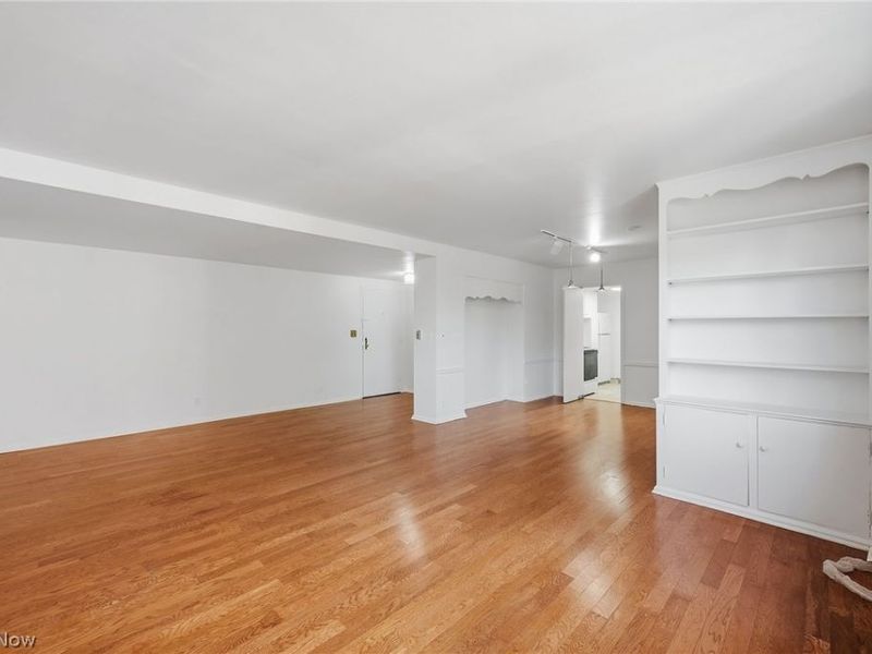 19101 Van Aken Boulevard , Unit 428, Shaker Heights, OH 44122 Photo 9