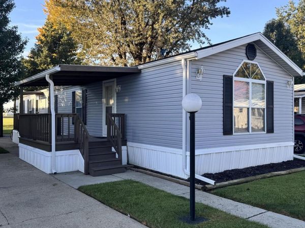 9 Camelot Drive, Wapakoneta, OH 45895