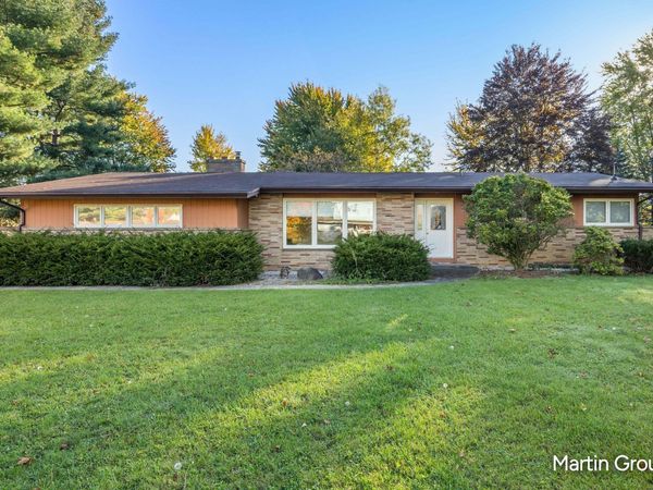 1490 Sierra Avenue NW, Grand Rapids, MI 49534
