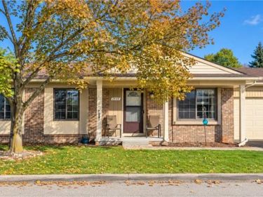 2939 Roundtree Drive , Troy, Mi 48083