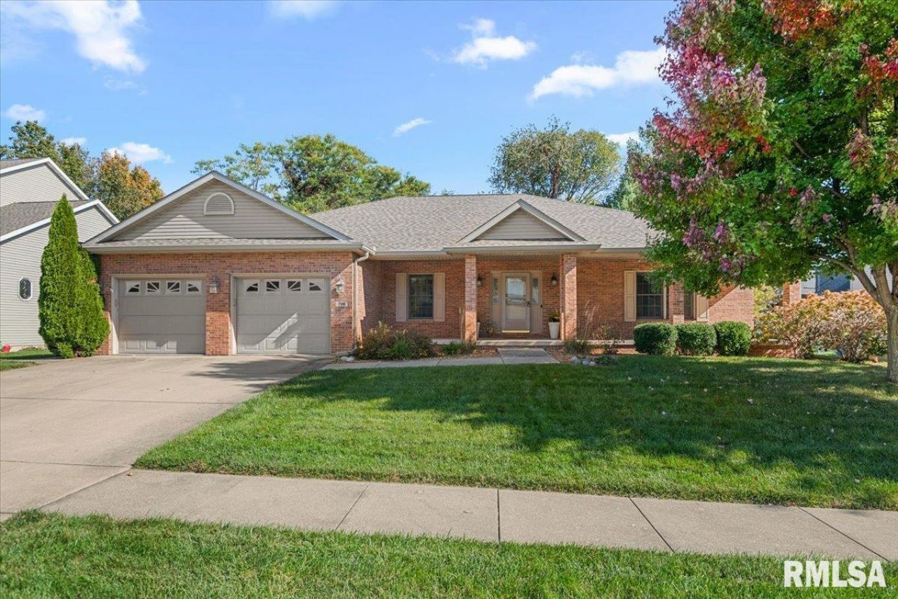 798 Cherokee Drive, Springfield, IL 62711 Main Photo