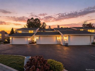 7383 Creek View Court , West Bloomfield Township, Mi 48322