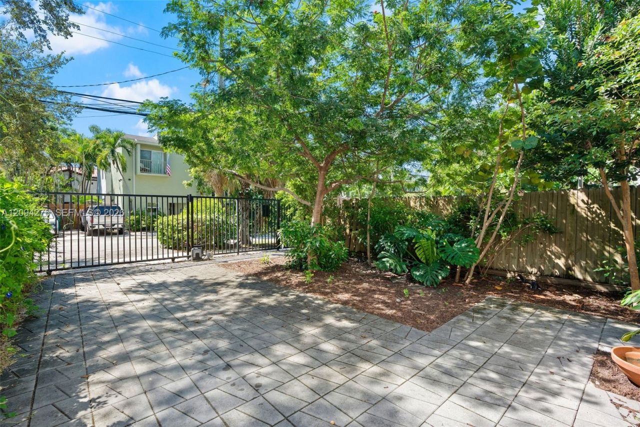 3129 Jackson Ave , Unit 3129, Miami, FL 33133 Photo
