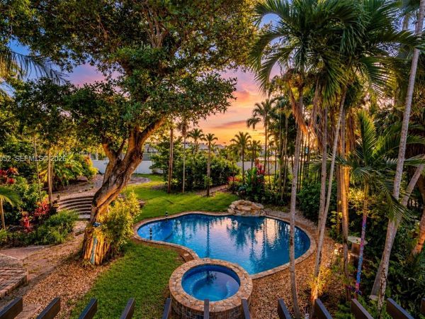 2200 Lazy Ln, Lazy Lake, FL 33305
