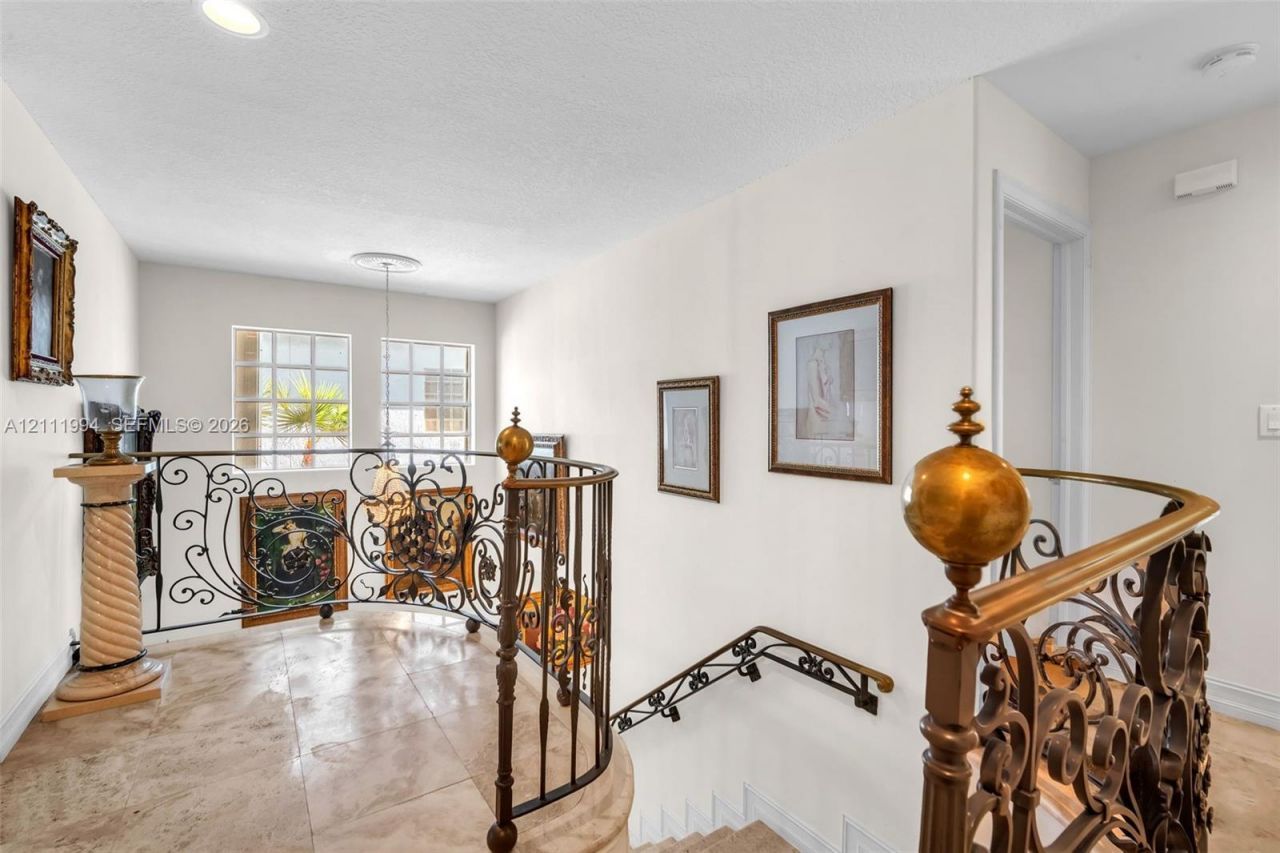 3065 NE 208th Ter, Aventura, FL 33180 Photo