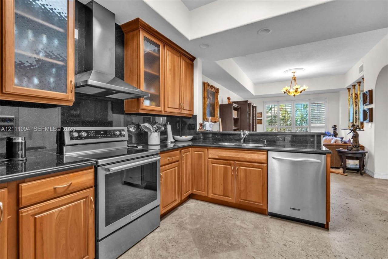 3065 NE 208th Ter, Aventura, FL 33180 Photo