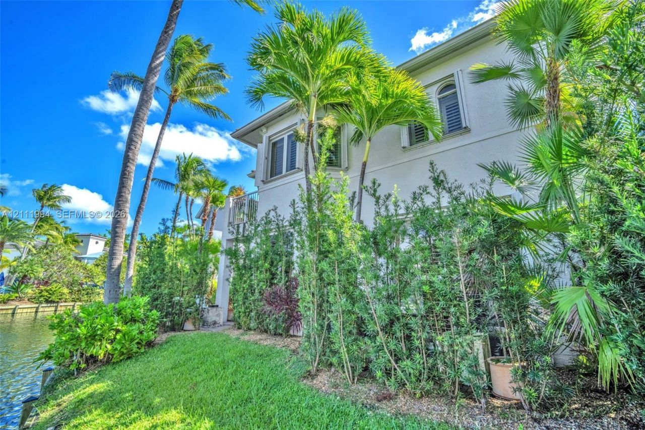 3065 NE 208th Ter, Aventura, FL 33180 Photo