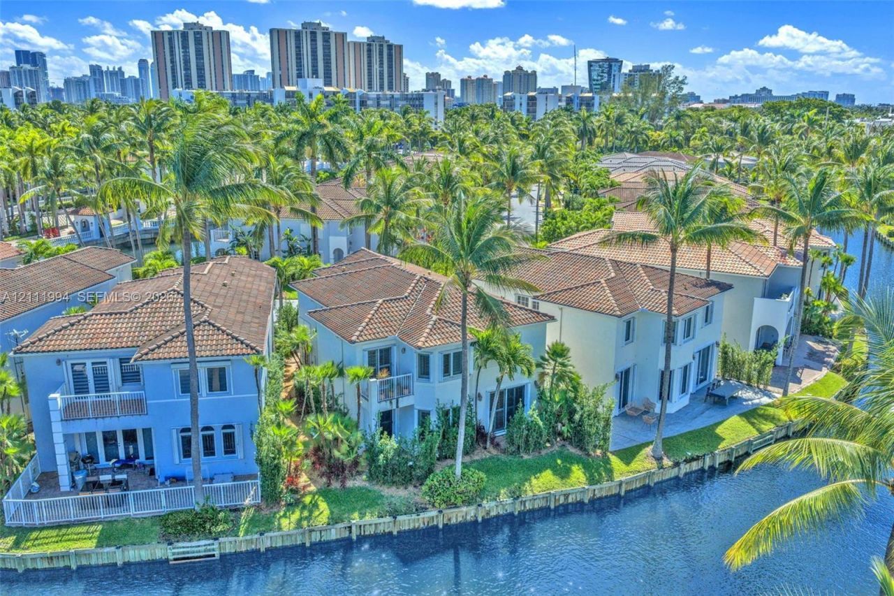 3065 NE 208th Ter, Aventura, FL 33180 Photo