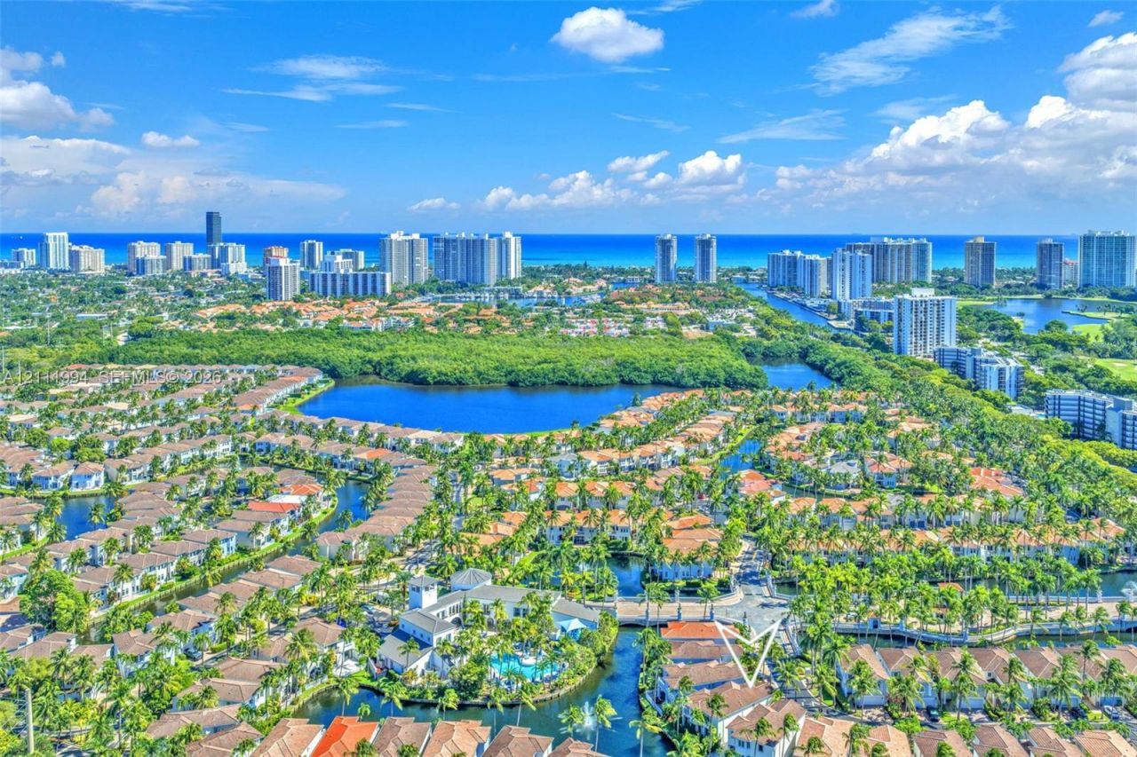 3065 NE 208th Ter, Aventura, FL 33180 Photo