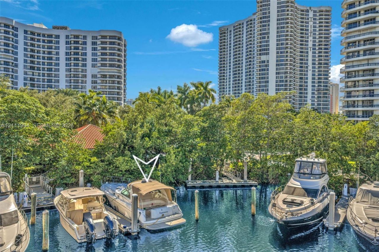 3065 NE 208th Ter, Aventura, FL 33180 Photo