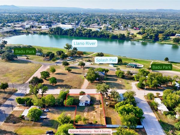 305 Tarrant ST , Llano, TX 78643