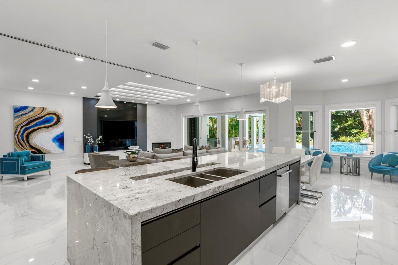 2913 W Knights Avenue, Tampa, FL 33611 Photo