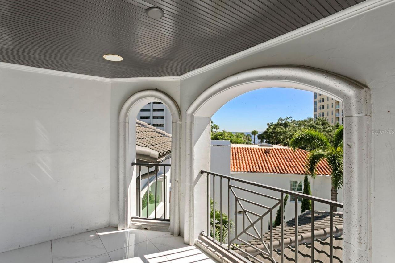 2913 W Knights Avenue, Tampa, FL 33611 Photo