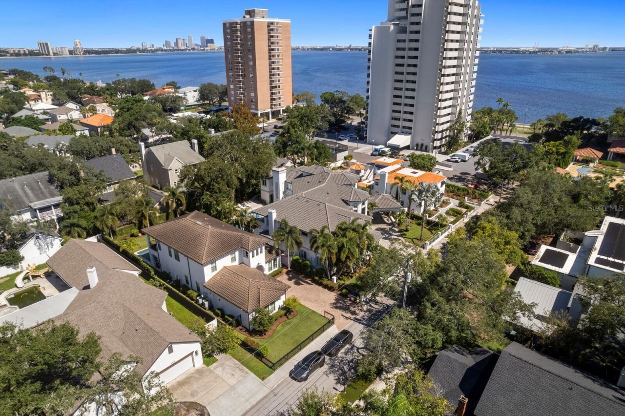 2913 W Knights Avenue, Tampa, FL 33611 Photo