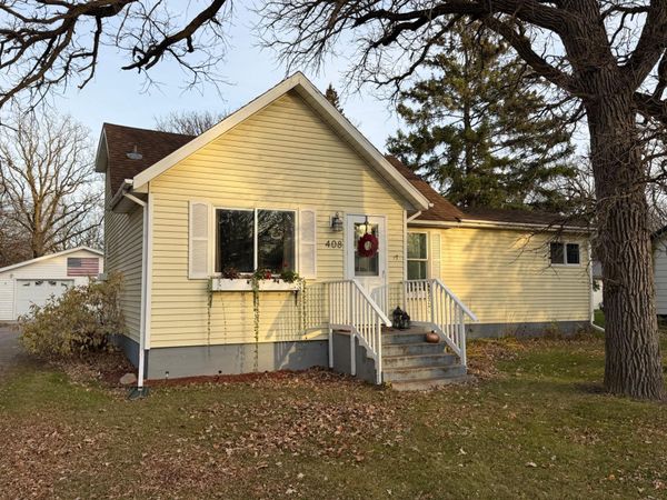 408 9th Avenue SE, Roseau, MN 56751