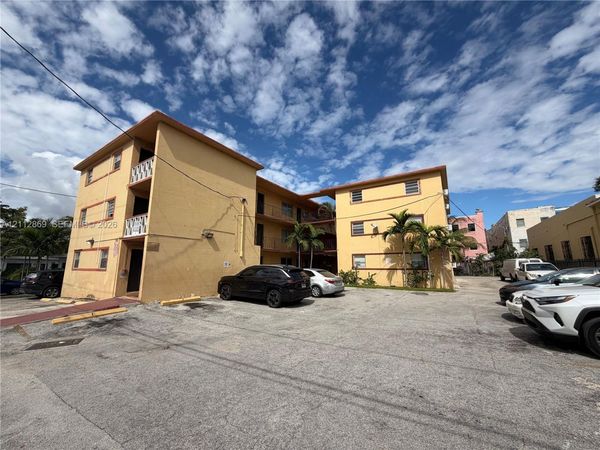 649 SW 7th St , Unit 16, Miami, FL 33130