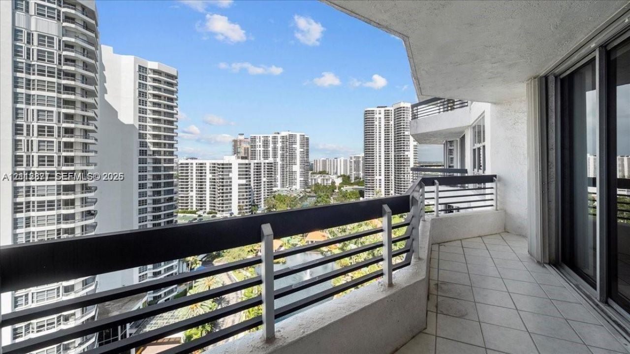 19195 NE 36th Ct , Unit 2004, Aventura, FL 33180 Photo