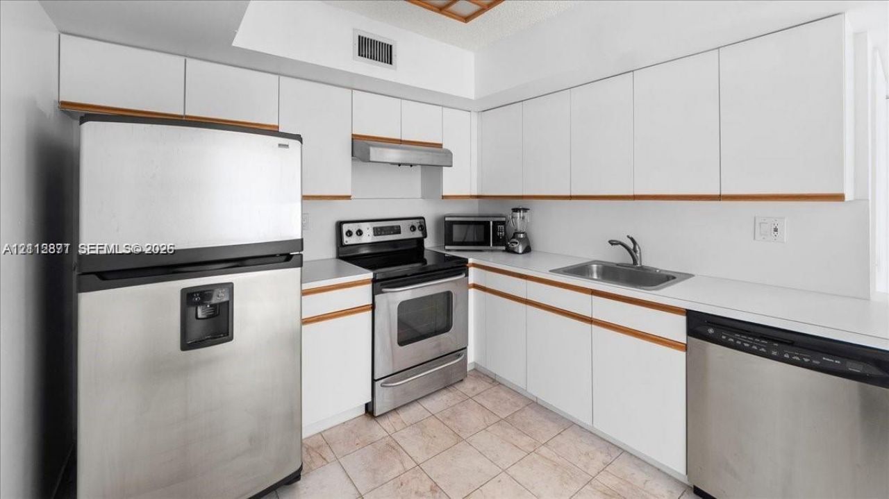 19195 NE 36th Ct , Unit 2004, Aventura, FL 33180 Photo