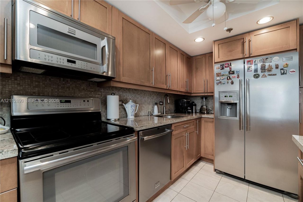20515 E Country Club Dr , Unit 1048, Aventura, FL 33180 Photo