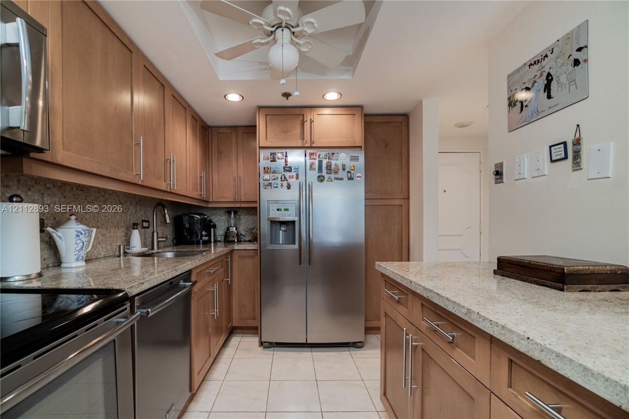 20515 E Country Club Dr , Unit 1048, Aventura, FL 33180 Photo