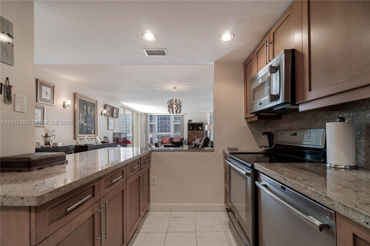 20515 E Country Club Dr , Unit 1048, Aventura, FL 33180 Photo