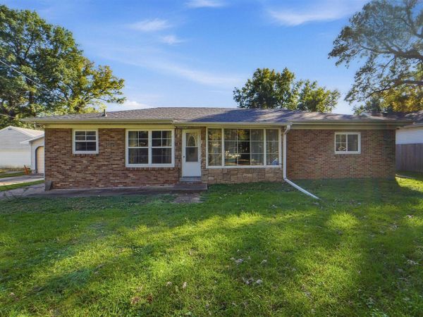 2620 Arnold Road , Des Moines, IA 50310