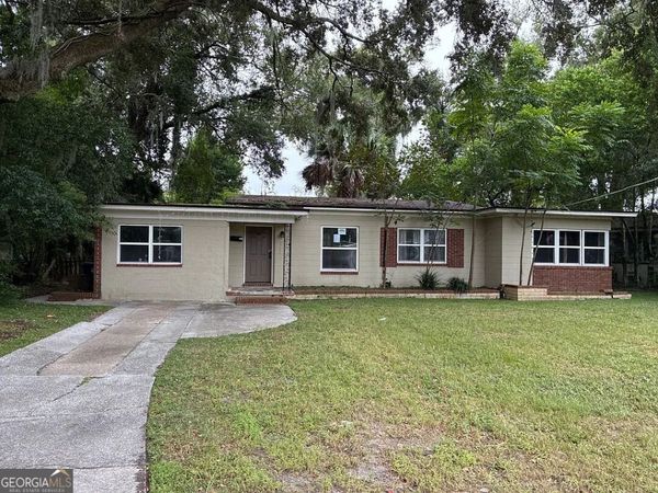 5270 Magnolia Circle N, Jacksonville, FL 32211